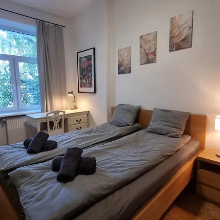 Center, High Ceilings, 75m2 2br Free Parking 아파트