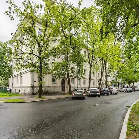 Center, High Ceilings, 75m2 2br Free Parking Apartament