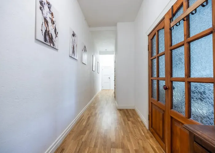 Center, High Ceilings, 75m2 2br Free Parking 아파트 탈린