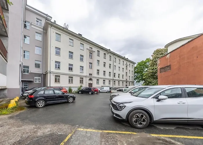 Center, High Ceilings, 75m2 2br Free Parking 아파트 탈린