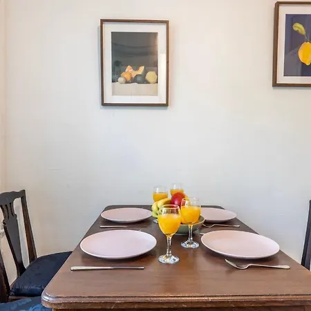 Apartment Center, High Ceilings, 75m2 2br Free Parking Reval