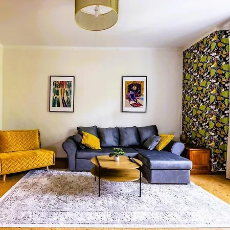 Center, High Ceilings, 75m2 2br Free Parking * Tallin